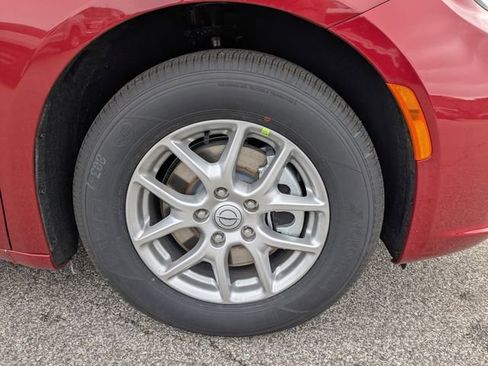 New 2026 Chrysler Pacifica Select image 4