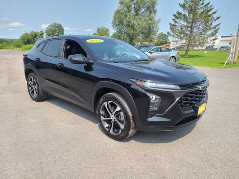 Used 2024 Chevrolet Trax RS w/ Driver Confidence Package FWD image 4