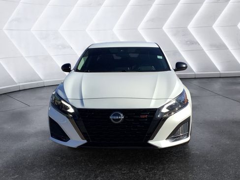 Used 2023 Nissan Altima 2.5 SR FWD image 2