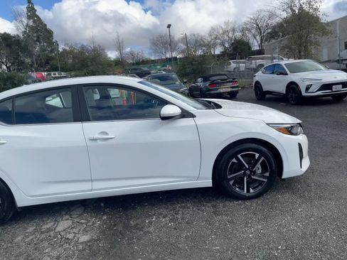 Used 2025 Nissan Sentra SV image 16