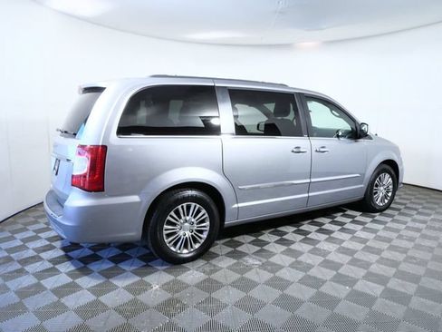 Used 2013 Chrysler Town & Country Touring-L w/ Driver Convenience Group FWD image 8