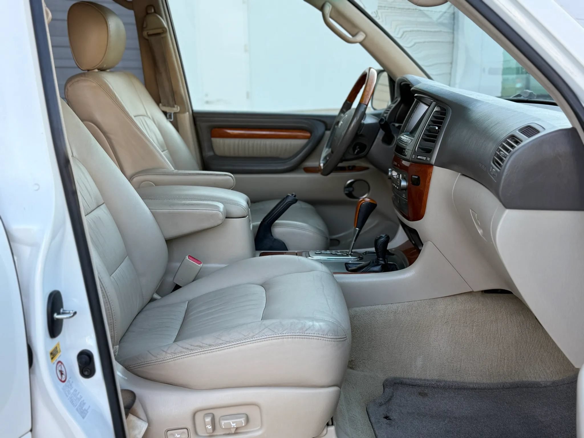 Used 2006 Lexus LX 470 4WD w/ Preferred Accessory Pkg image 33