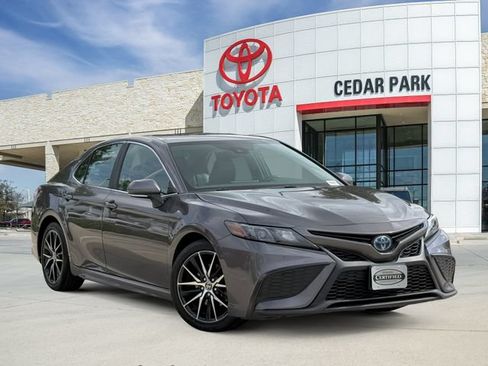 Used 2024 Toyota Camry SE FWD image 1