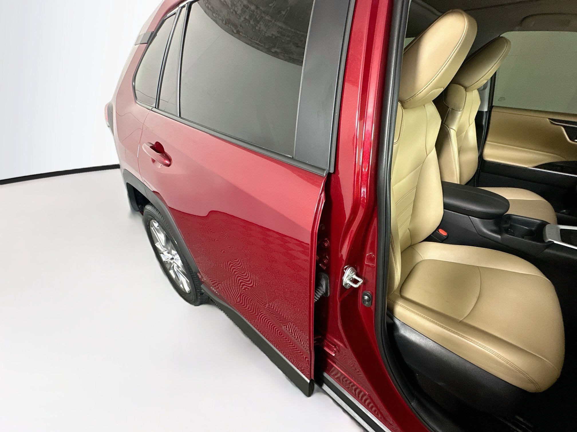 Used 2020 Toyota RAV4 XLE Premium FWD image 28