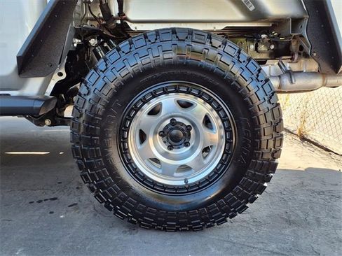 Used 2023 Jeep Gladiator Overland image 20