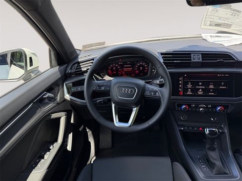 New 2025 Audi Q3 2.0T Premium image 12