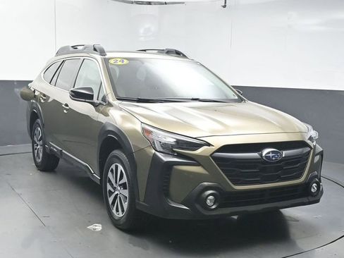 Used 2024 Subaru Outback Premium AWD/4WD image 2