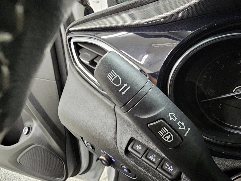 Used 2021 Buick Encore GX Essence w/ Advanced Technology Package AWD/4WD image 39