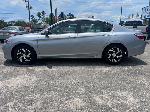 Used 2017 Honda Accord LX image 6