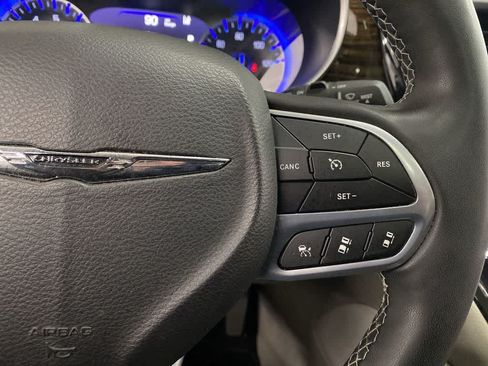 Used 2023 Chrysler Pacifica Limited FWD image 22