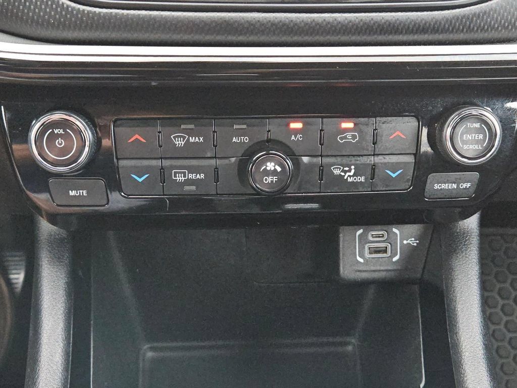 Used 2025 Jeep Compass Trailhawk AWD/4WD image 18