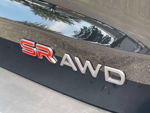 Used 2025 Nissan Kicks SR AWD/4WD image 9