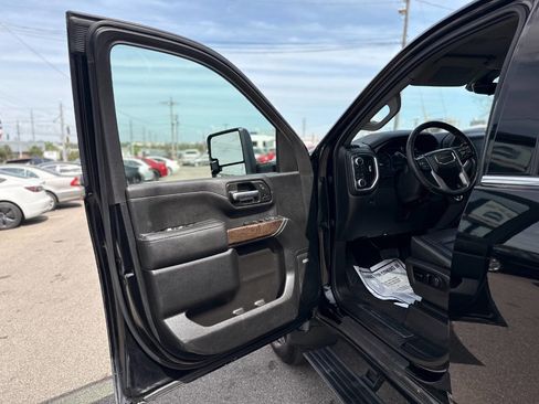 Used 2021 GMC Sierra 2500 Denali w/ Denali Ultimate Package image 17