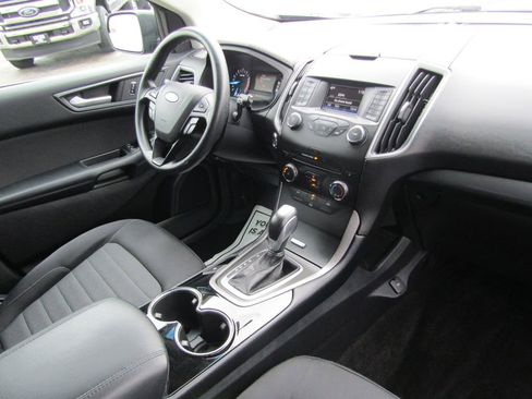 Used 2018 Ford Edge SE image 9