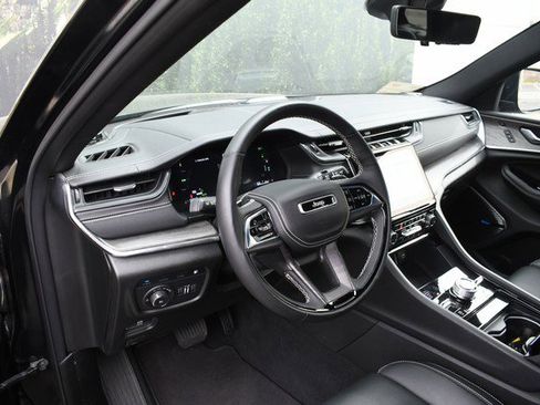 Used 2024 Jeep Grand Cherokee Overland w/ Advanced Protech Group III image 14