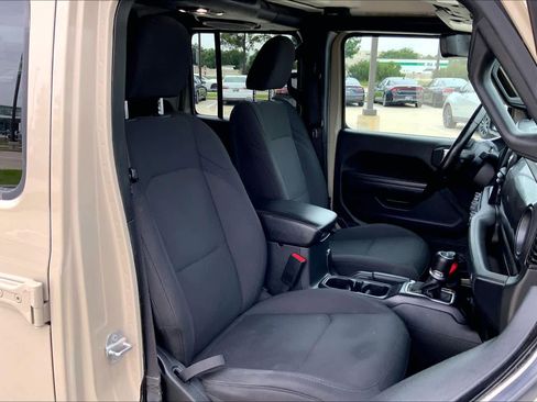 Used 2022 Jeep Gladiator Sport AWD/4WD image 9