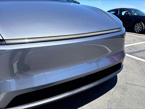 Used 2026 Tesla Model Y 2WD image 30