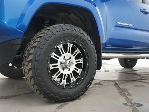 Used 2016 Toyota Tacoma TRD Sport image 27