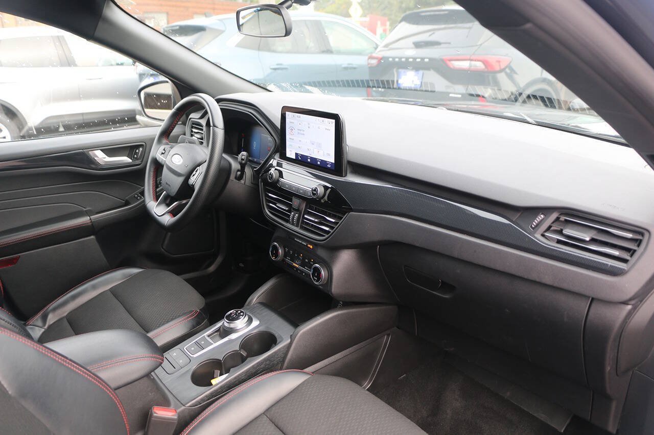 Used 2025 Ford Escape ST-Line Select AWD/4WD image 27