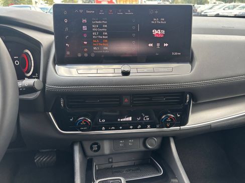 Used 2026 Nissan Rogue SL FWD image 16