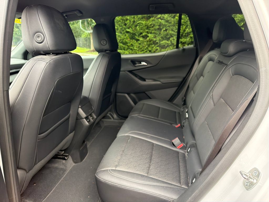 Used 2025 Chevrolet Equinox LT w/ Convenience Package II AWD/4WD image 11