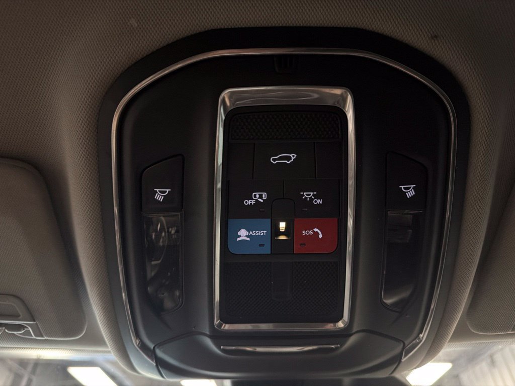 Used 2023 Jeep Grand Cherokee Limited w/ Black Appearance Package AWD/4WD image 29