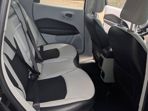 Used 2019 Jeep Compass Latitude FWD image 20