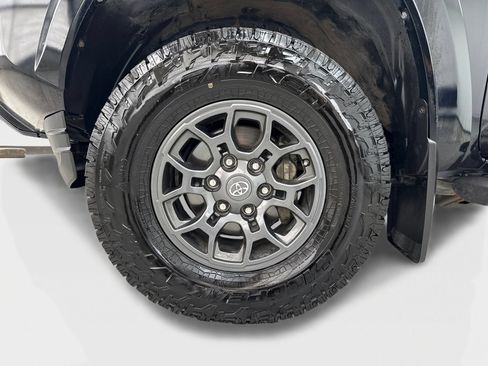 Used 2018 Toyota Tacoma SR5 AWD/4WD image 48