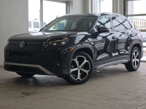 New 2026 Volkswagen Tiguan SE image 2