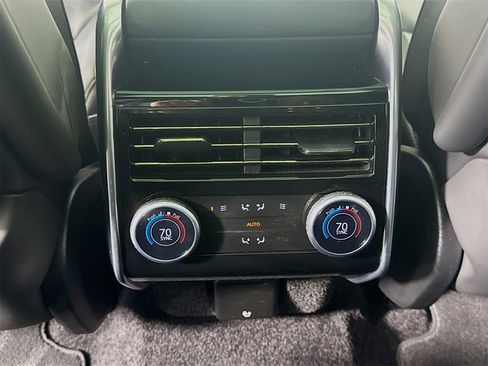 Used 2024 Land Rover Range Rover SE image 24