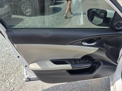Used 2019 Honda Insight EX image 11