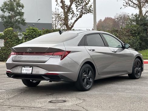 Used 2023 Hyundai Elantra SEL image 4