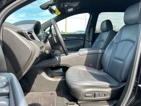 Used 2022 Buick Enclave Premium AWD/4WD image 33