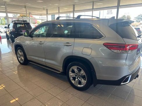Used 2017 Toyota Highlander Limited AWD/4WD image 16