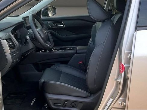 Certified 2025 Nissan Rogue Platinum AWD/4WD image 23