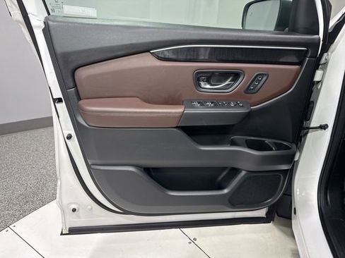 Used 2023 Honda Pilot Elite image 13