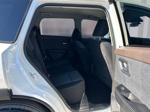 Used 2023 Nissan Rogue SV image 14