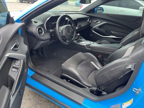 Used 2023 Chevrolet Camaro LT w/ Technology Package RWD image 5