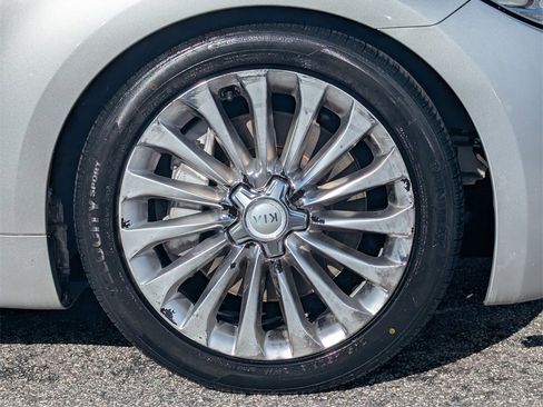 Used 2017 Kia K900 Luxury image 29