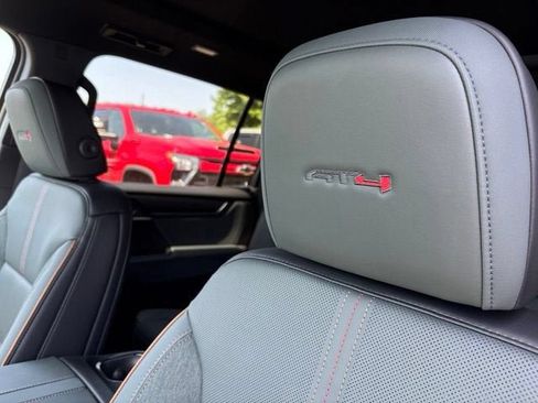 New 2026 GMC Acadia AT4 w/ Luxury Package AWD/4WD image 32