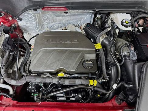 Used 2025 Chevrolet Trax LT image 28