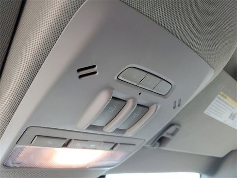 Used 2018 Buick Encore Premium image 29