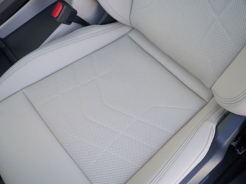 Used 2025 BMW X1 xDrive28i w/ Premium Package image 12