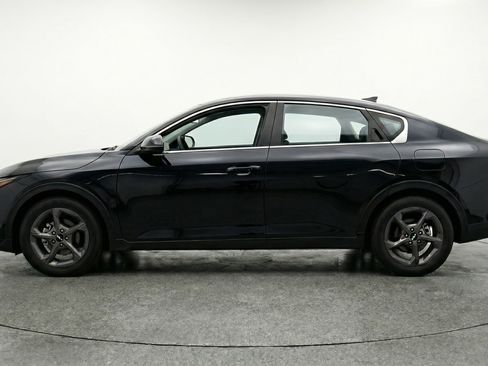 Used 2025 Kia K4 LXS image 5