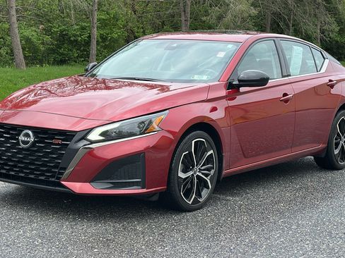 Certified 2023 Nissan Altima 2.5 SR w/ SR Premium Package AWD/4WD image 2