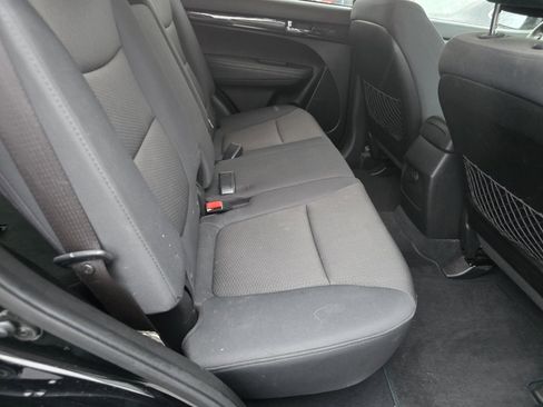 Used 2013 Kia Sorento LX w/ Convenience Pkg image 11