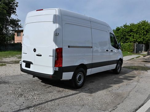 Used 2025 Mercedes-Benz Sprinter 2500 image 3