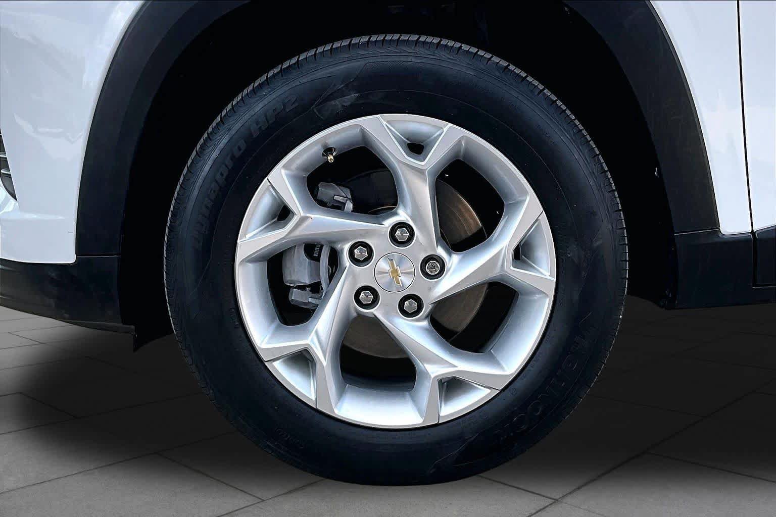 Used 2024 Chevrolet Trax LS w/ LS Convenience Package FWD image 11