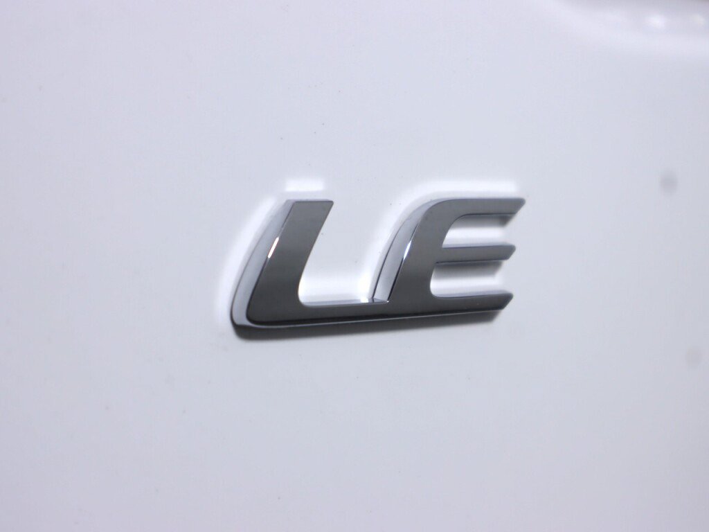 Used 2025 Toyota Corolla LE FWD image 30