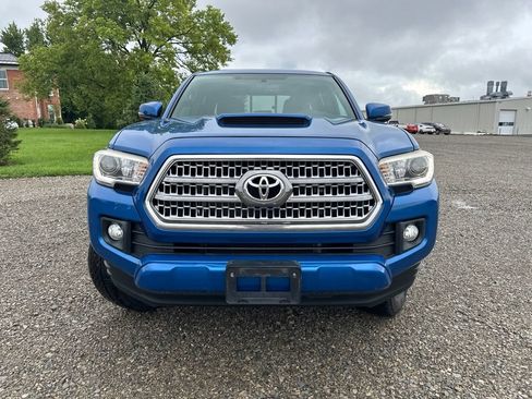 Used 2016 Toyota Tacoma TRD Sport w/ Towing Package AWD/4WD image 2